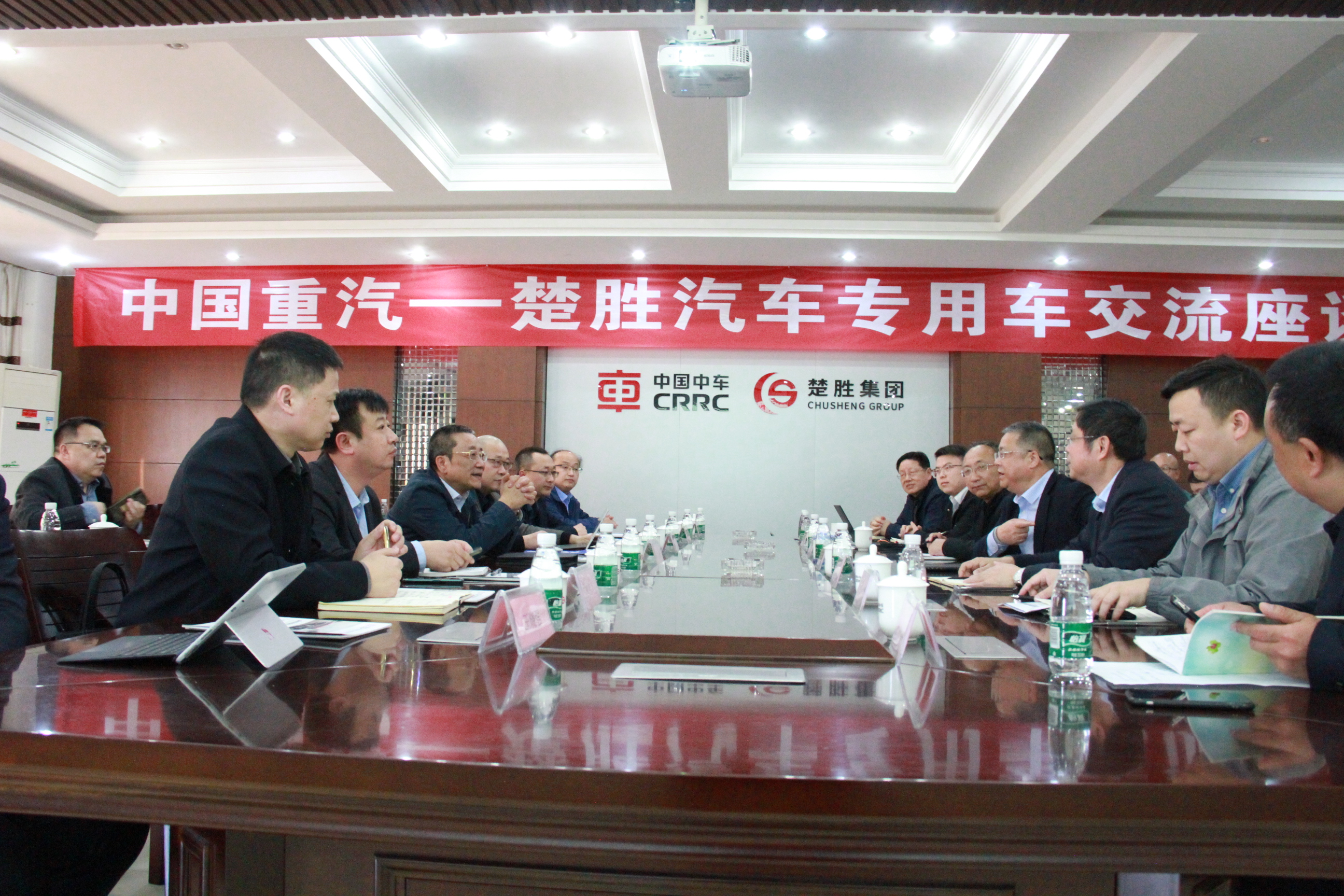 中國重汽集團總經(jīng)理、黨委副書記蔡東一行蒞臨楚勝汽車集
