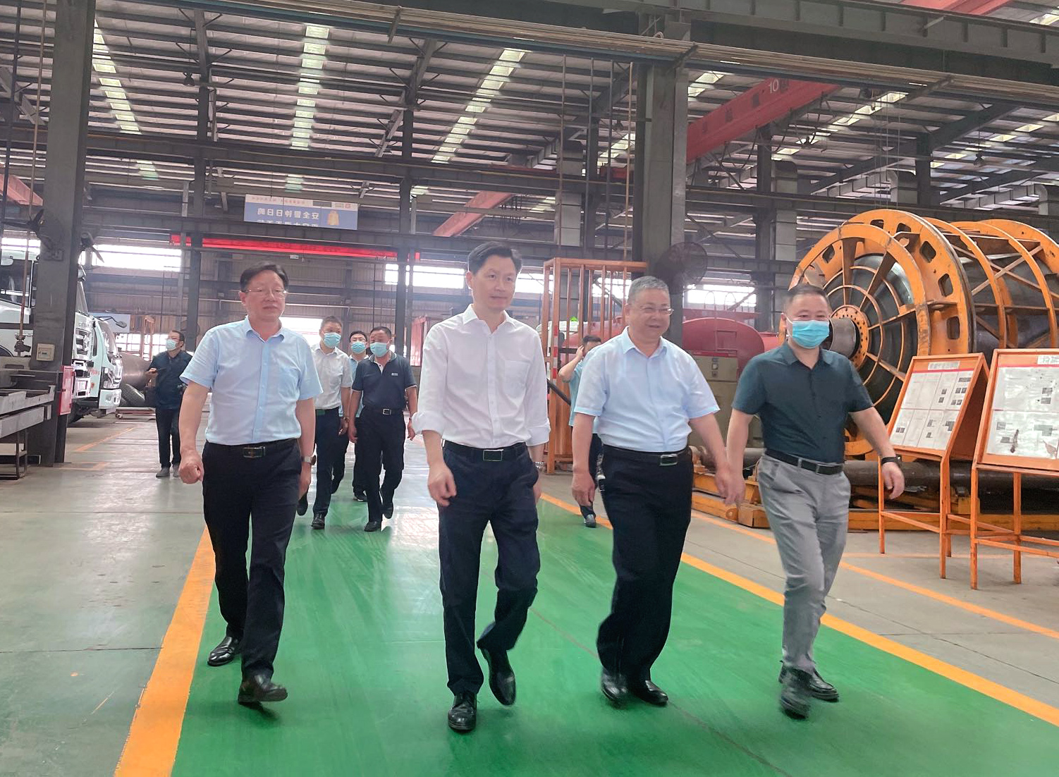 市委常委、常務(wù)副市長甘國棟一行蒞臨楚勝汽車集團調(diào)研